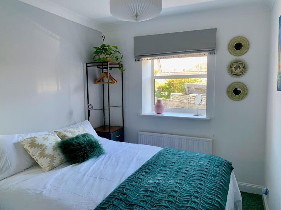 May Cottage - Heart Of Vibrant Village & 10 Mins Walk To Beach Milford on Sea Exterior photo