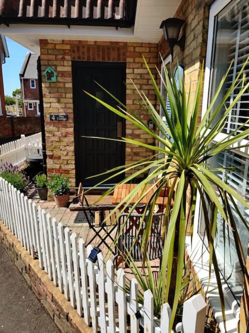 May Cottage - Heart Of Vibrant Village & 10 Mins Walk To Beach Milford on Sea Exterior photo